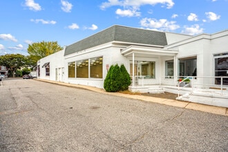 53 The Circle, East Hampton, NY for sale Interior Photo- Image 1 of 15