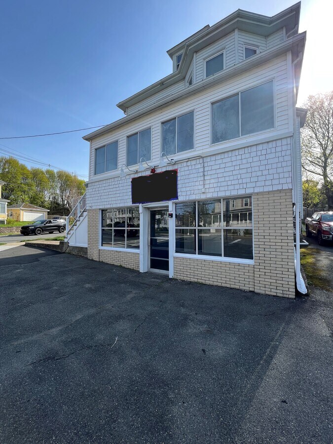 198 Loring Ave, Salem, MA 01970