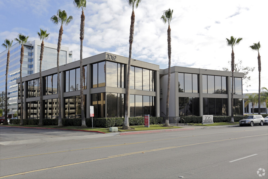 2062 Business Center Dr, Irvine, CA for lease - Building Photo - Image 3 of 20