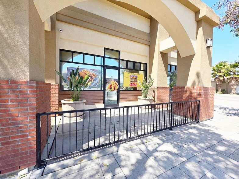 190 N Magnolia Ave, El Cajon, CA for lease - Building Photo - Image 2 of 8