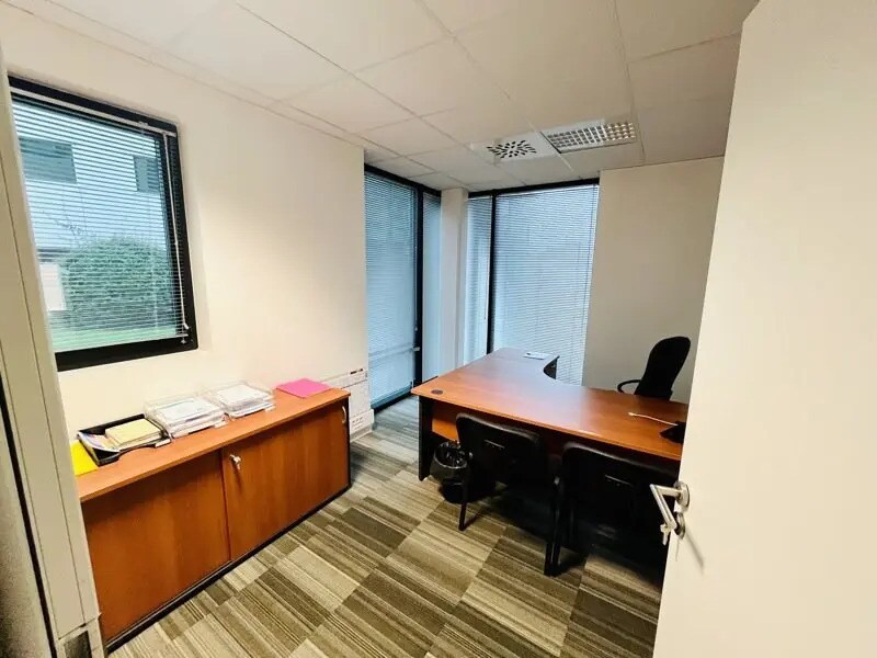 Retail in Artigues-près-Bordeaux for lease Interior Photo- Image 1 of 6