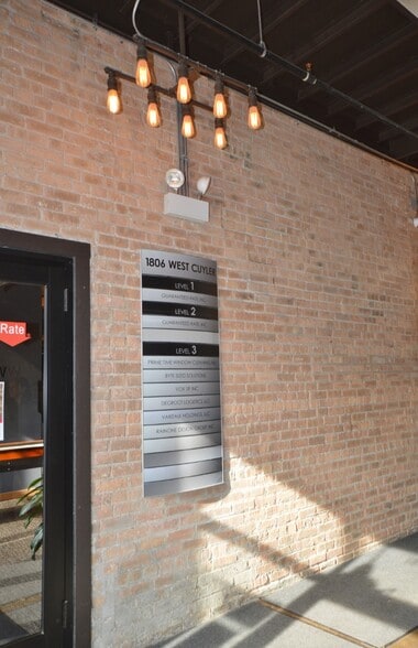1800-1814 W Cuyler Ave, Chicago, IL for lease - Lobby - Image 2 of 10