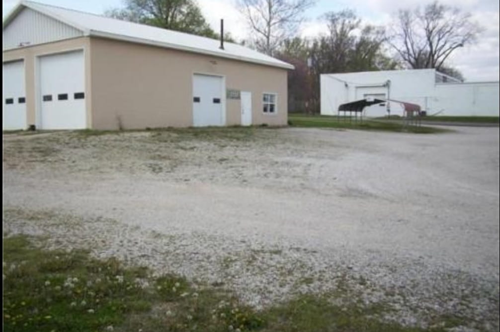 704 S Metcalf Rd, Louisburg, KS for lease Primary Photo- Image 1 of 19