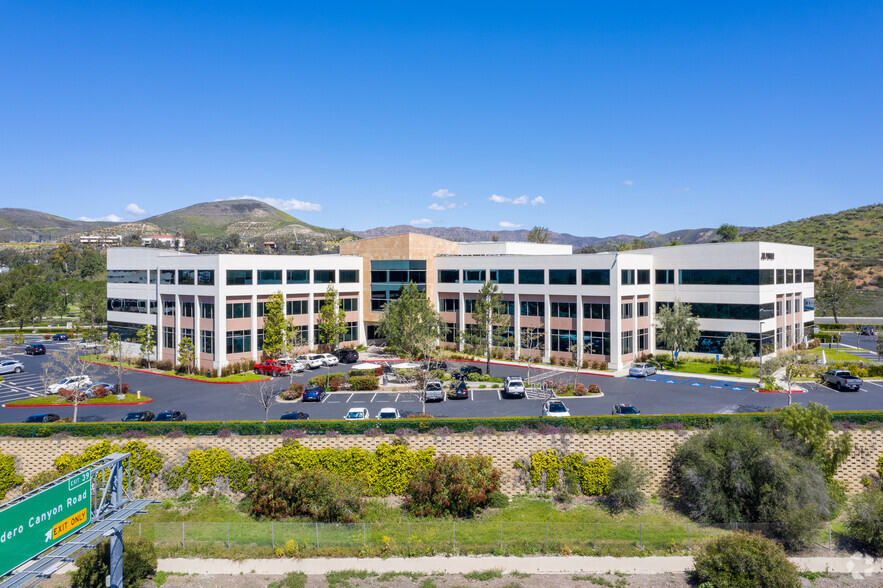 30870 Russell Ranch Rd, Westlake Village, CA for lease - Building Photo - Image 1 of 2