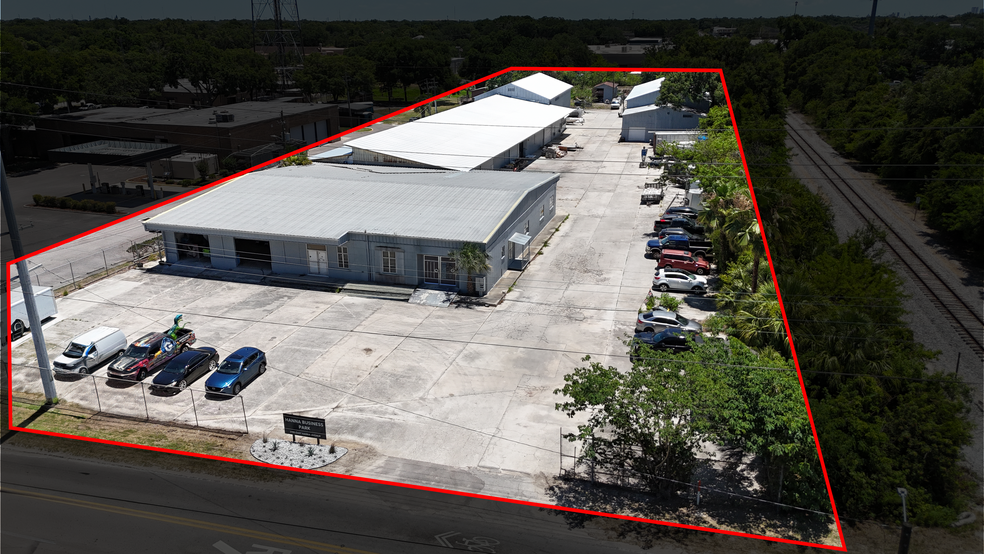 2705 E Hanna Ave, Tampa, FL for lease - Building Photo - Image 2 of 12