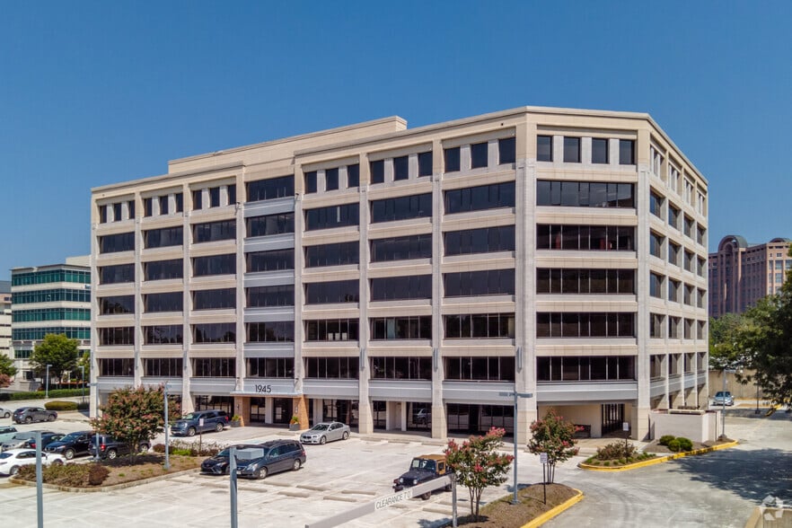 1945 Old Gallows Rd, Vienna, VA for lease - Primary Photo - Image 1 of 44