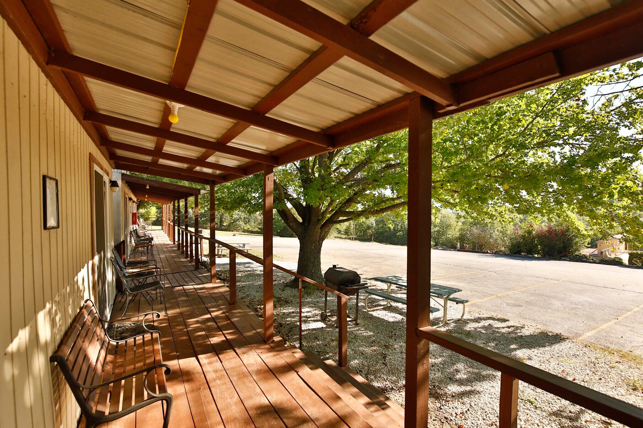 5 Southwinds Loop, Greenfield, MO 65661 Southwinds Motel