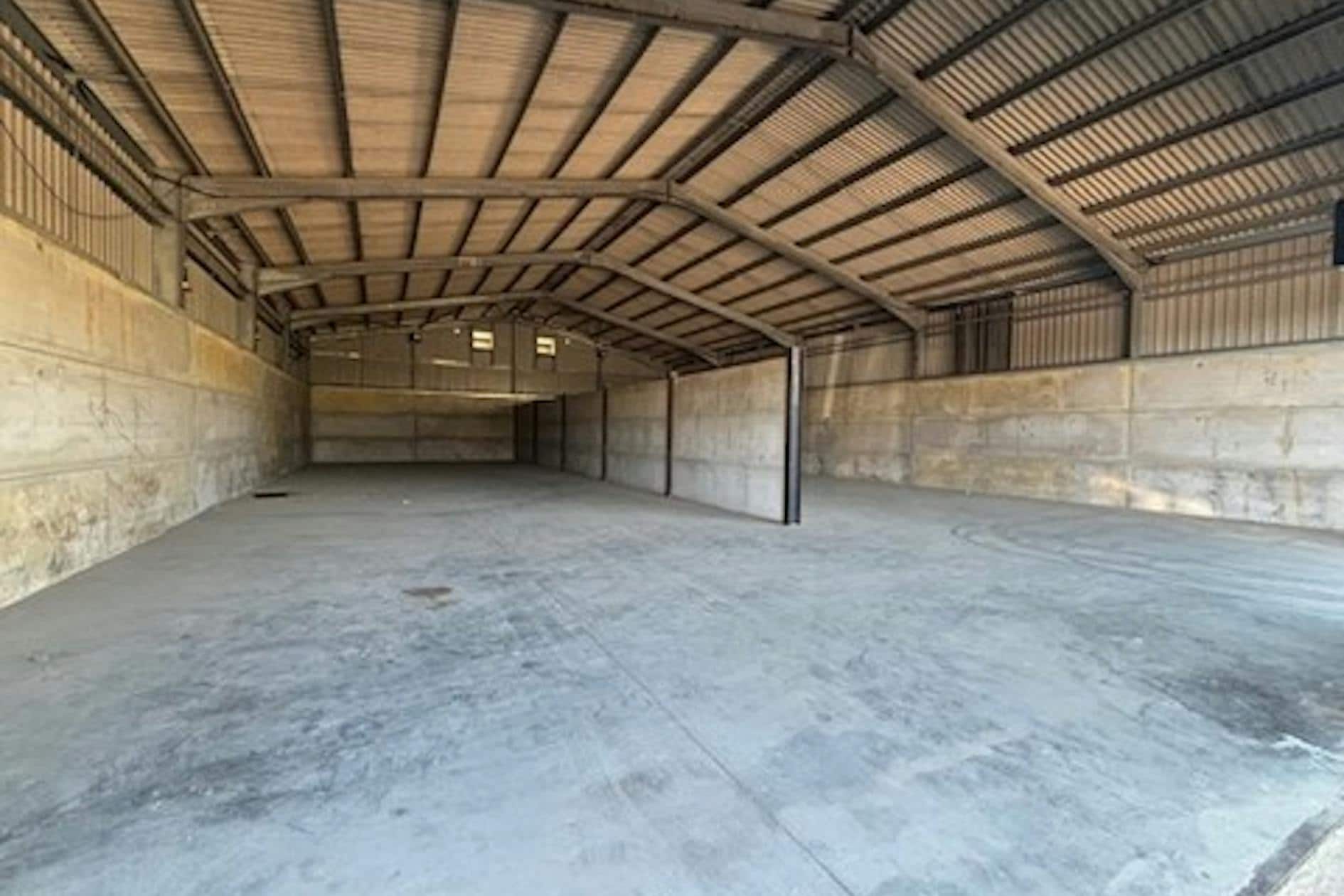 Long Lane, Odiham for lease Interior Photo- Image 1 of 2