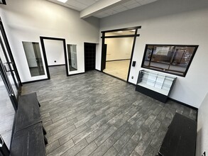 1300-1530 N Moorpark Rd, Thousand Oaks, CA for lease Interior Photo- Image 2 of 13