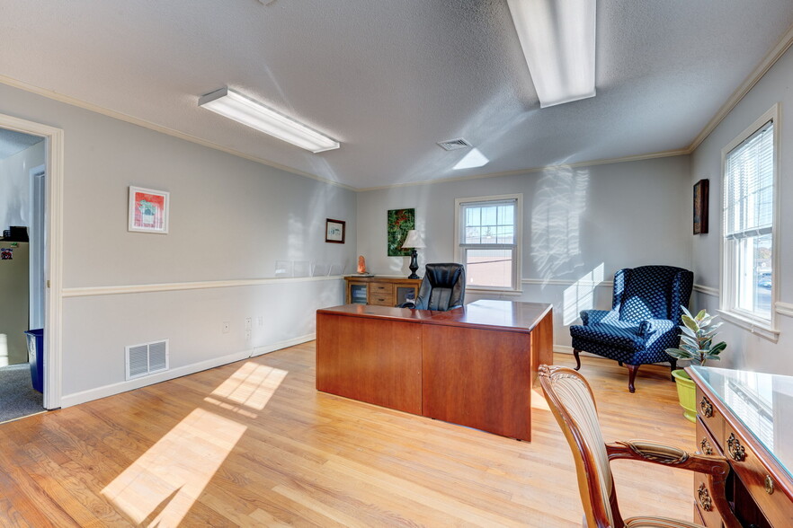 276 N Main St, Southington, CT for lease - Building Photo - Image 3 of 5