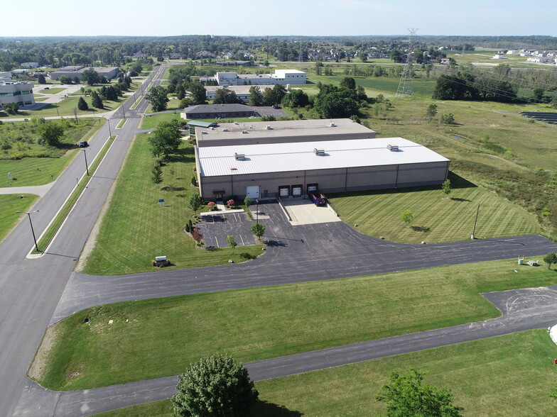 591 N Dekora Woods Blvd, Saukville, WI for lease - Building Photo - Image 2 of 18