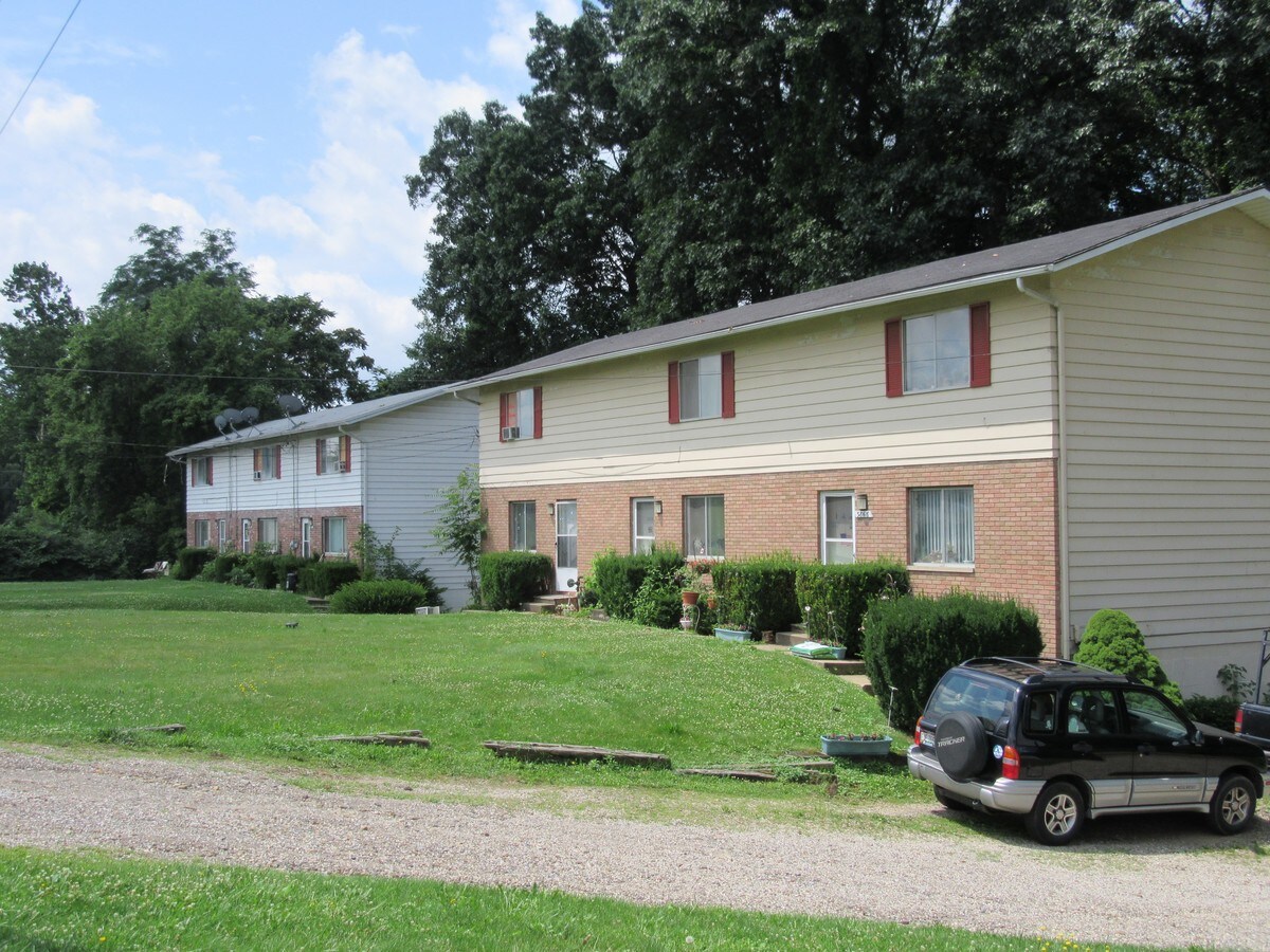 3866 Cottage Grove Rd, Akron, OH 44319