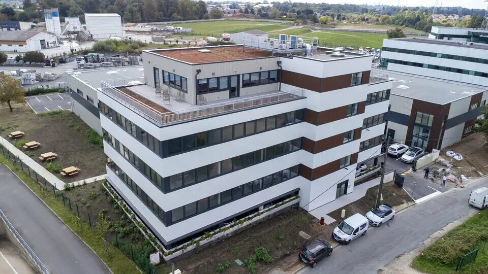 Office in Artigues-près-Bordeaux for lease - Building Photo - Image 2 of 8