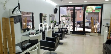 Retail in Santa Coloma de Gramenet, Barcelona for lease Interior Photo- Image 1 of 4