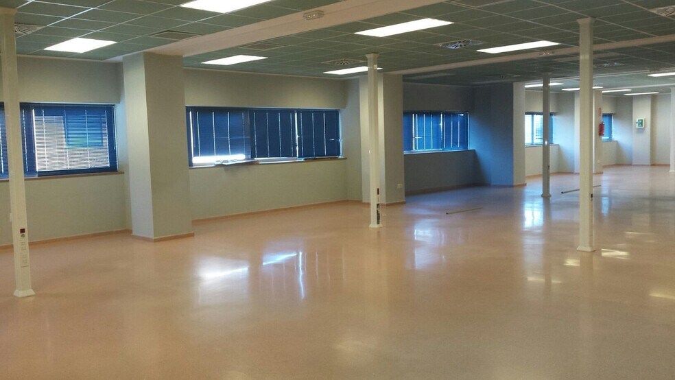 Office in SEVILLA for lease - Building Photo - Image 3 of 10