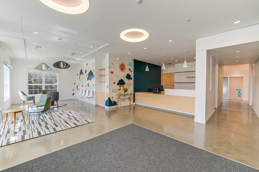 5915 La Crosse Ave, Austin, TX for lease - Interior Photo - Image 2 of 10