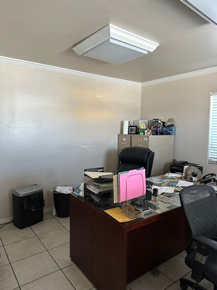1412 E Pacific Coast Hwy, Wilmington, CA for lease - Interior Photo - Image 3 of 4