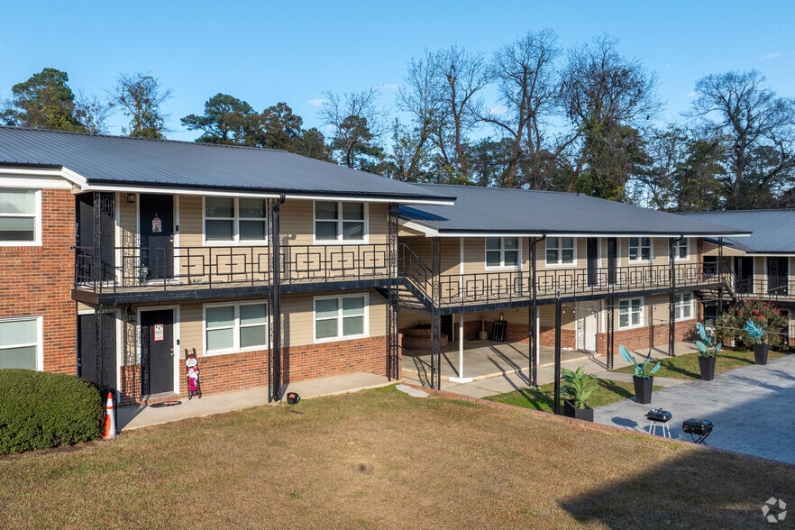 412 Oakridge Ave, Fayetteville, NC for sale - Primary Photo - Image 1 of 31