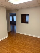 814 E 185th St, Cleveland, OH for lease Interior Photo- Image 2 of 7