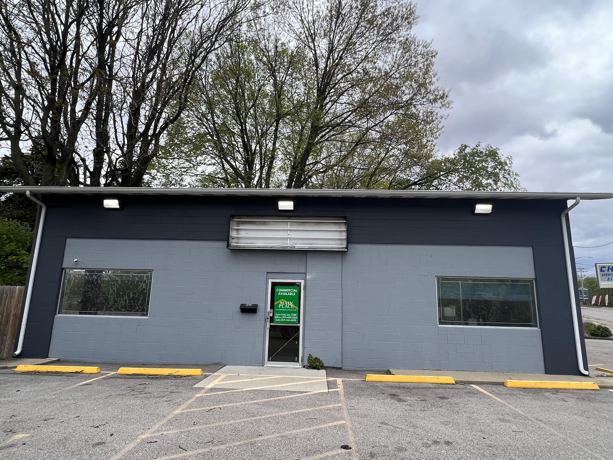 3790 E William Street Rd, Decatur, IL for lease Building Photo- Image 1 of 9