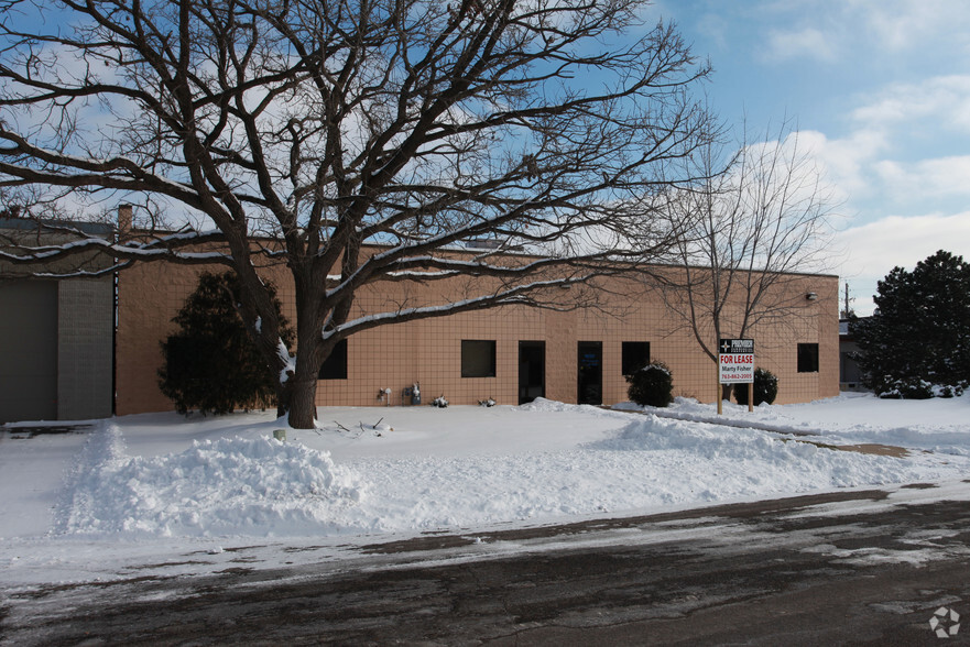 7871-7891 Hickory St NE, Fridley, MN for lease - Building Photo - Image 2 of 3