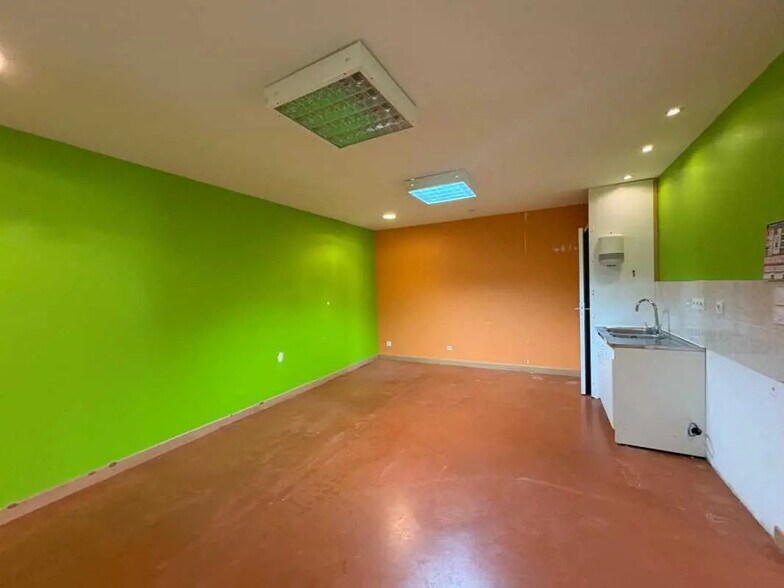 Flex in SAINT-SEURIN-SUR-L'ISLE for lease - Building Photo - Image 3 of 6