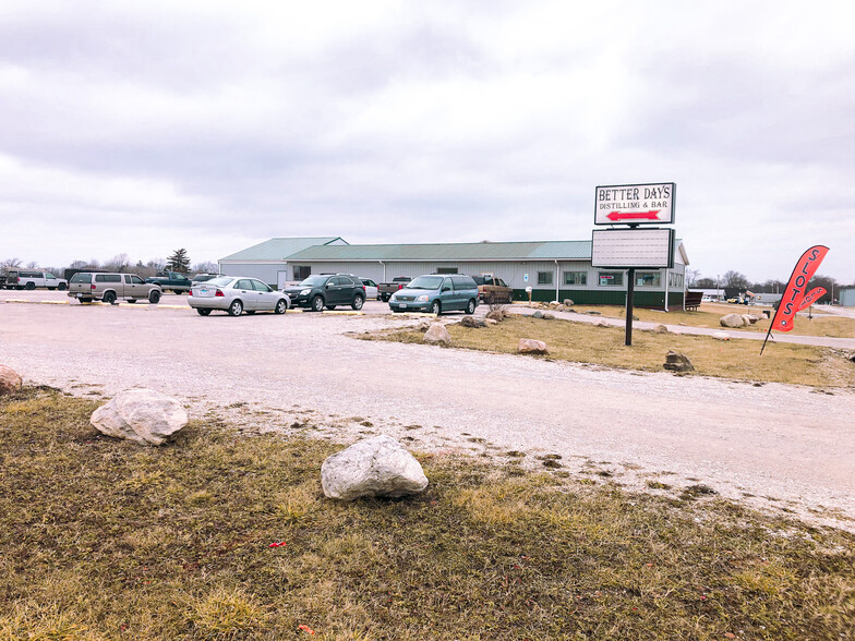 8 Hodge St, Tilton, IL 61832 Turnkey Grill & Bar w/Gaming For Sale