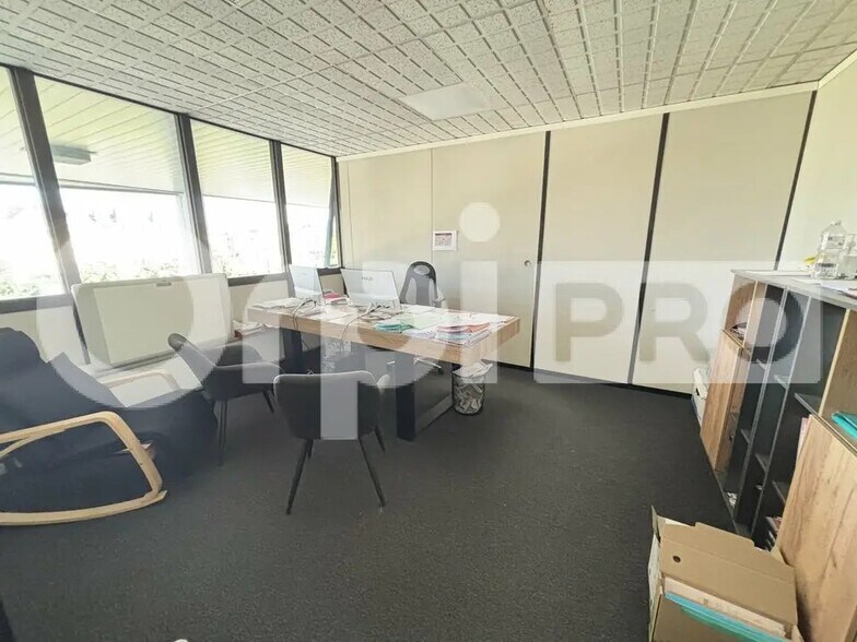 Office in Compiègne for lease - Building Photo - Image 3 of 5