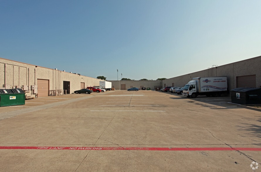 1321 Valwood Pky, Carrollton, TX for lease - Building Photo - Image 3 of 4