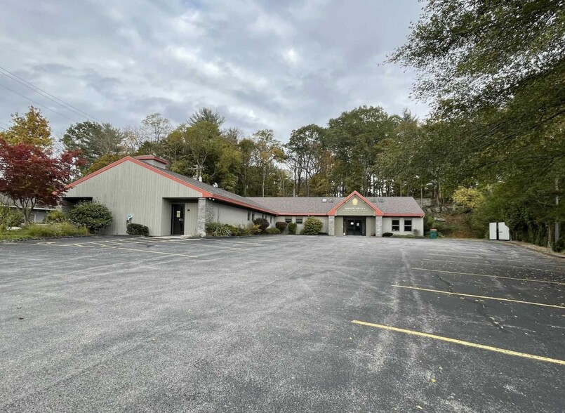 4232 Albany Post Rd, Hyde Park, NY for sale - Building Photo - Image 3 of 27