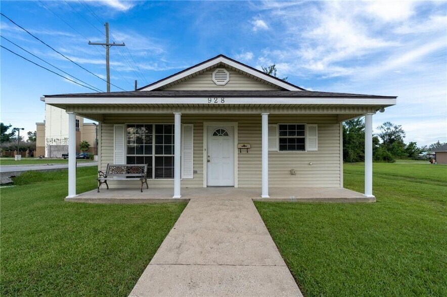 928 Sampson St, Westlake, LA for sale - Primary Photo - Image 1 of 1