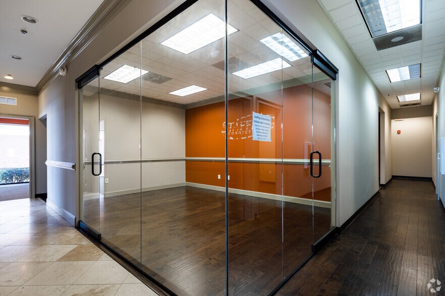 2081-2109 Jonesboro Rd, Mcdonough, GA for sale - Interior Photo - Image 1 of 1