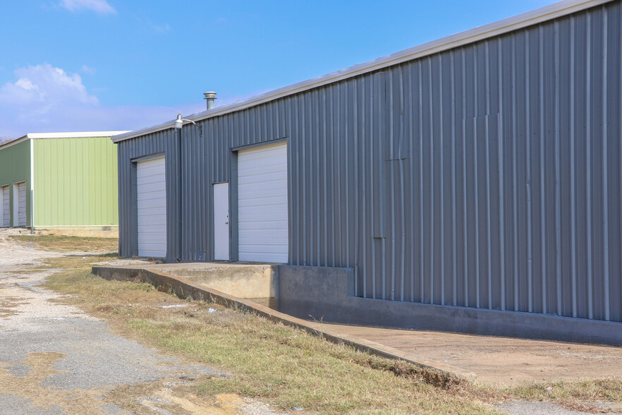 401 W Coffin St, Denison, TX for lease - Building Photo - Image 3 of 11