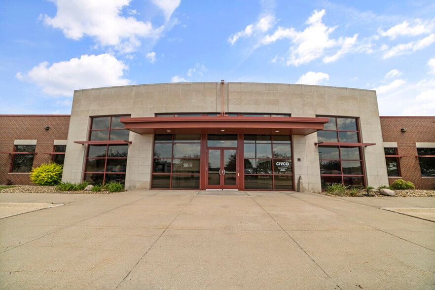 2303 Jones Blvd, Coralville, IA for lease - Building Photo - Image 1 of 12