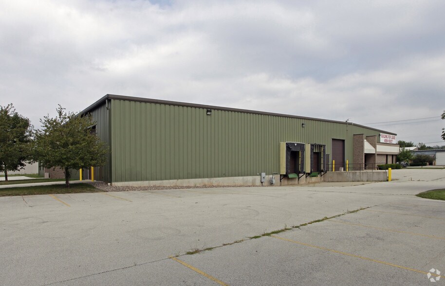 3176 Holmgren Way, Green Bay, WI for sale - Building Photo - Image 1 of 1