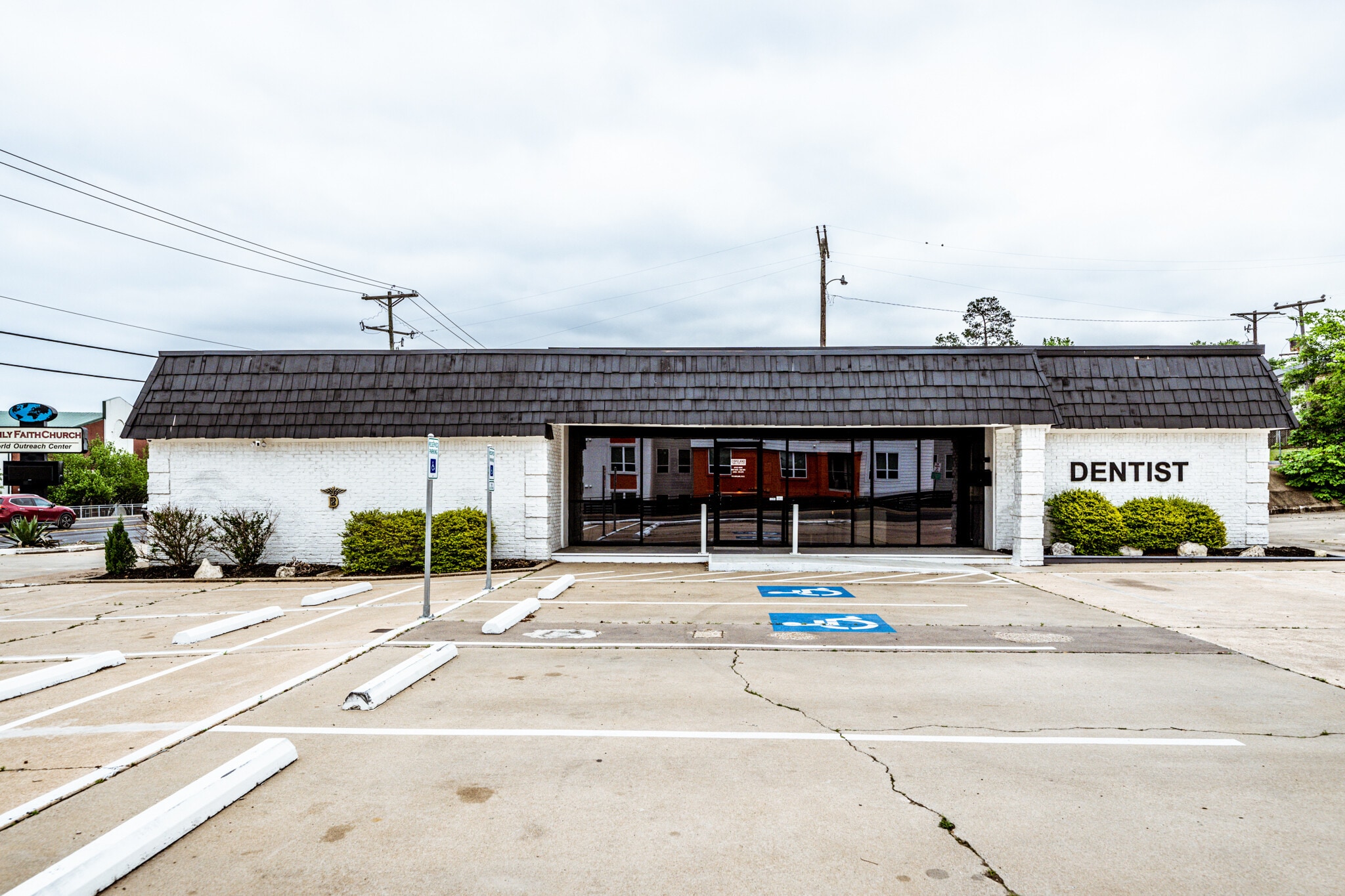 2402 Sam Houston Ave, Huntsville, TX for sale Building Photo- Image 1 of 21