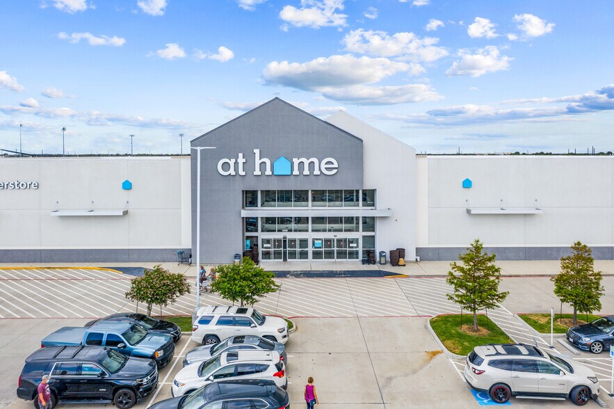 3000 Kirby Dr, Pearland, TX for sale - Primary Photo - Image 1 of 1