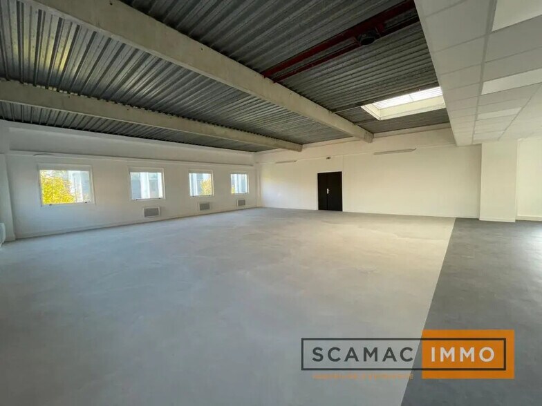 Industrial in Verrières-le-Buisson for lease - Building Photo - Image 3 of 15
