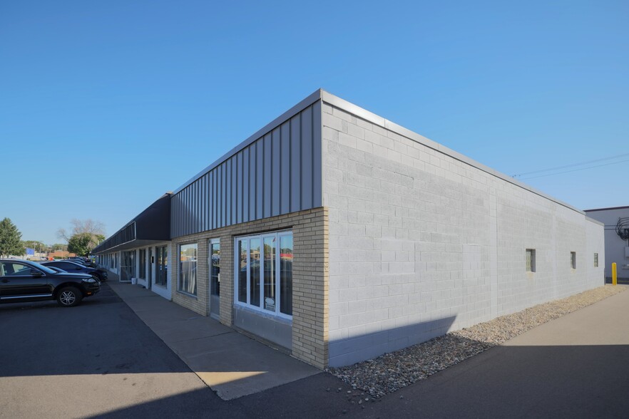 8409-8419 NE Center Dr, Minneapolis, MN for lease - Building Photo - Image 2 of 19