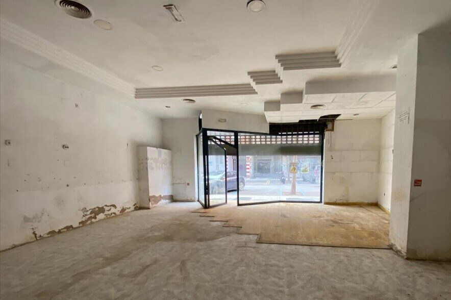 Retail in Cartagena for sale - Building Photo - Image 2 of 8