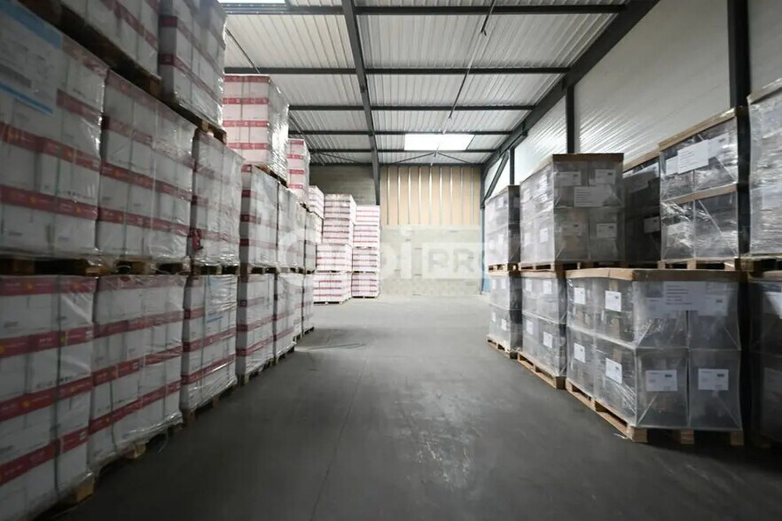 Flex in Sennecey-le-Grand for lease - Interior Photo - Image 2 of 4