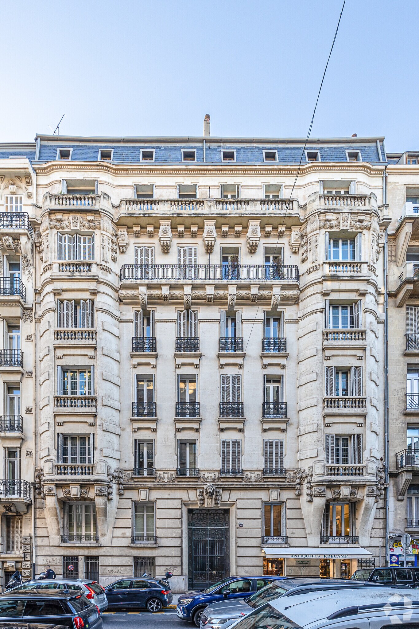 Multifamily in Marseille for sale Primary Photo- Image 1 of 1