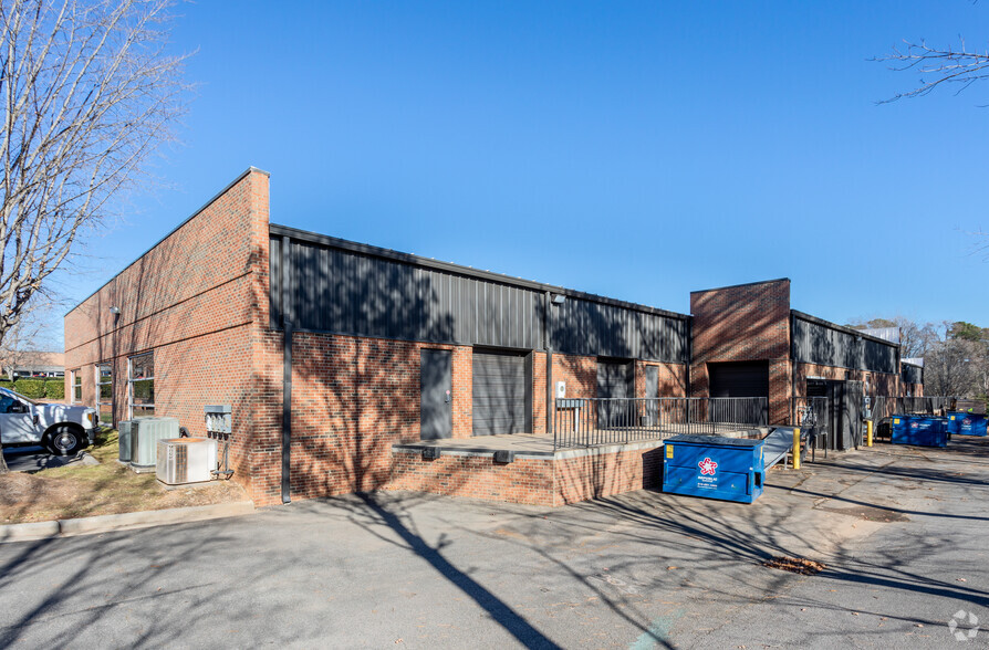 625 Hutton St, Raleigh, NC for lease - Building Photo - Image 2 of 32