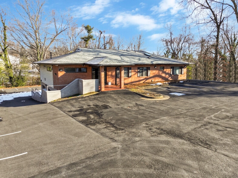 1502 Featherstone Rd, Woodbridge, VA for sale - Building Photo - Image 1 of 36