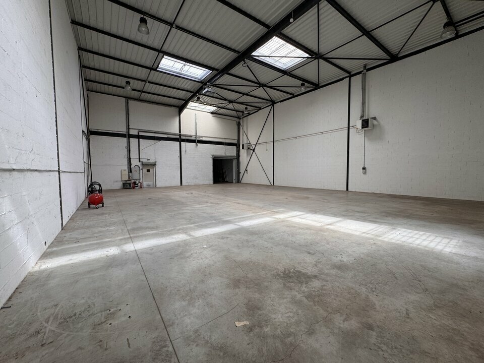 Flex in Montévrain for lease Building Photo- Image 1 of 4