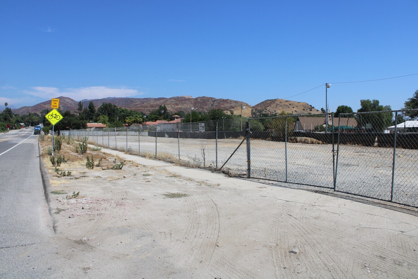 9052 Sunland Blvd, Sun Valley, CA 91352