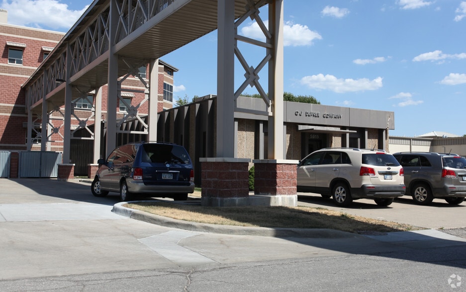 5815 Outlook St, Mission, KS for lease - Building Photo - Image 2 of 5