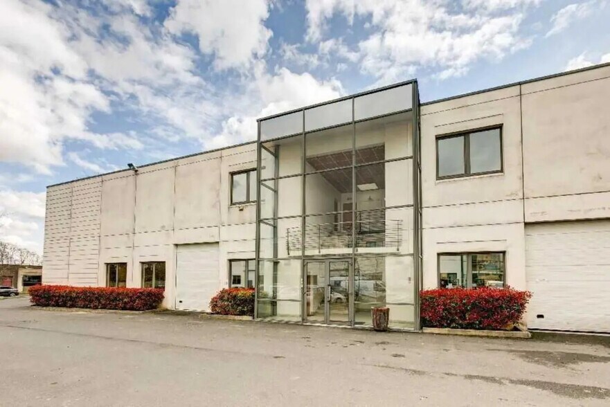 Flex in Argenteuil for lease - Building Photo - Image 1 of 5