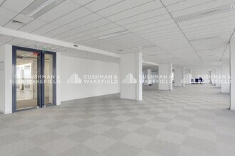 20 Ter Rue De Bezons, Courbevoie for lease Interior Photo- Image 2 of 5