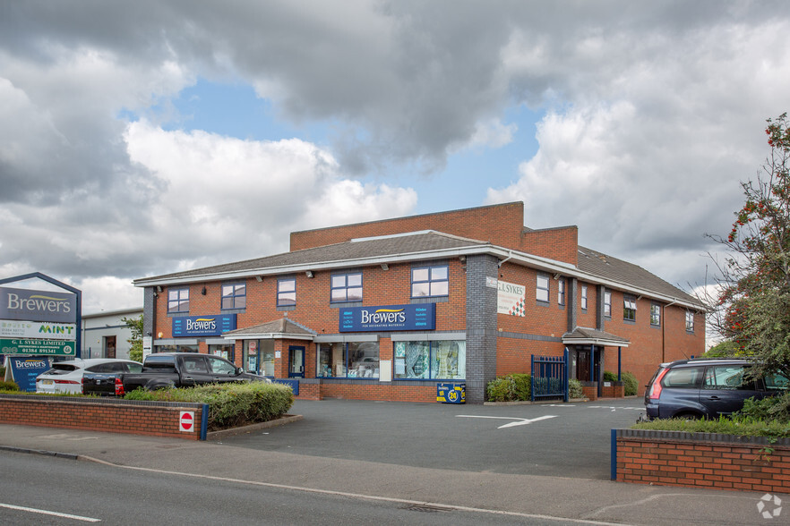 7 The Hayes, Stourbridge for lease - Building Photo - Image 2 of 2